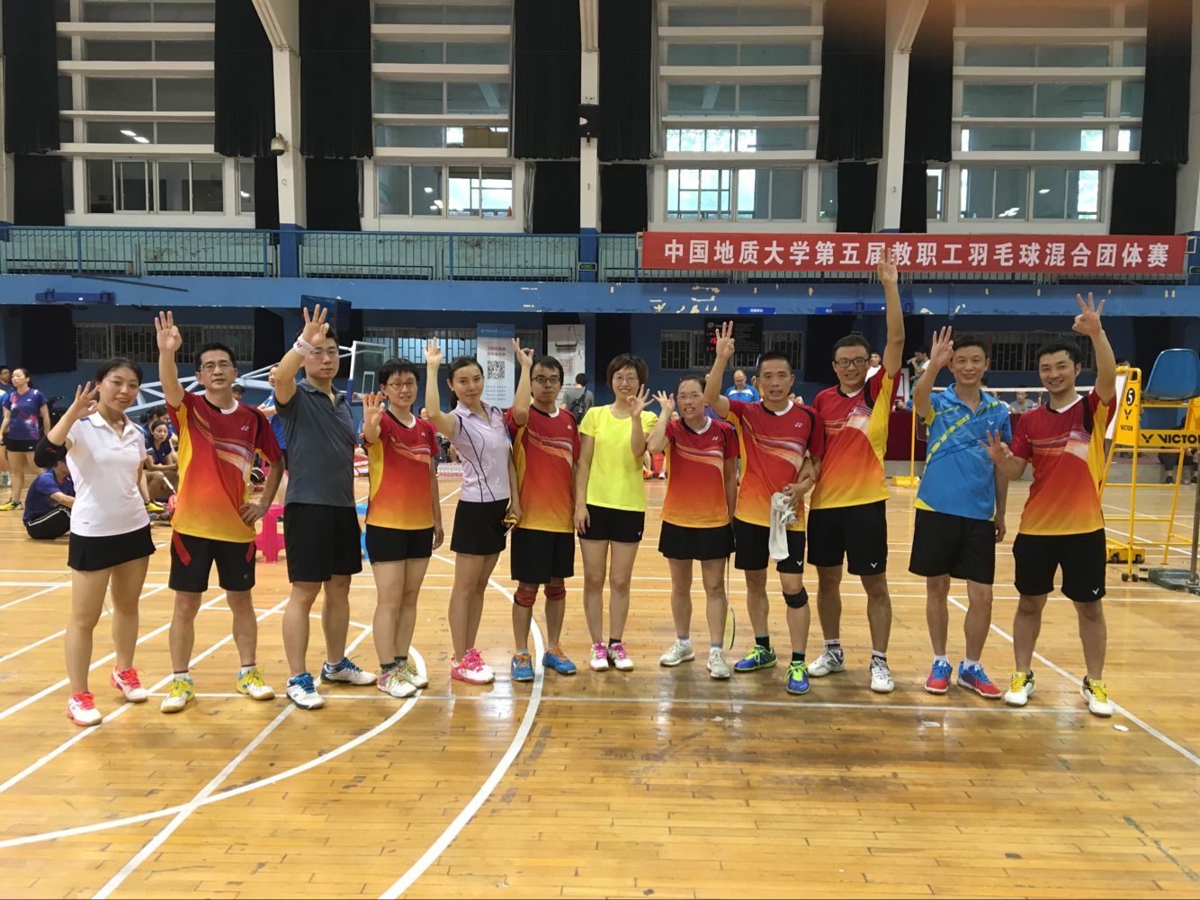 历史性突破-bat365官网羽毛球队挺进校四强