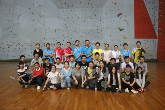 bat365官网院直党支部与“结对”学生党支部羽毛球友谊赛顺利举行 bat365官网院直党支部与“结对”学生党支部羽毛球友谊赛顺利举行