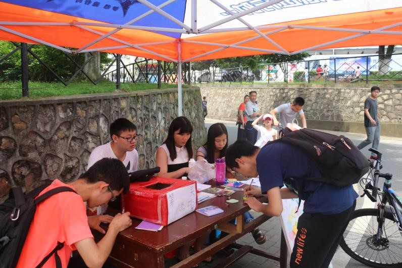 bat365在线中国官网登录入口“怀感恩之心,报三春之晖”感恩母亲节志愿活动顺利举办 bat365在线中国官网登录入口“怀感恩之心,报三春之晖”感恩母亲节志愿活动顺利举办