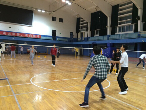 bat365官网师生羽毛球友谊赛顺利举行 bat365官网师生羽毛球友谊赛顺利举行