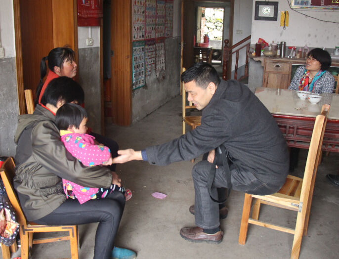 bat365官网专家组一行赴乌云山村调研