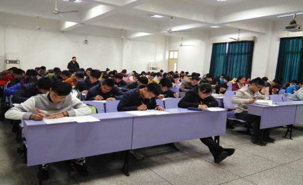 bat365官网分党校第五期入党积极分子培训班党课结业考试顺利举行