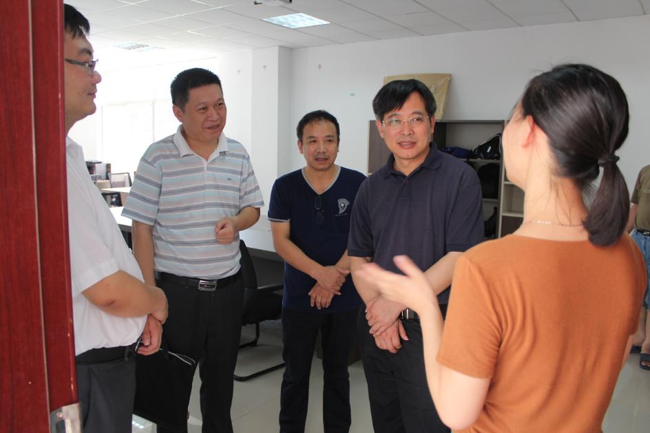 省人社厅副厅长董长麒调研bat365官网学生实习实训工作