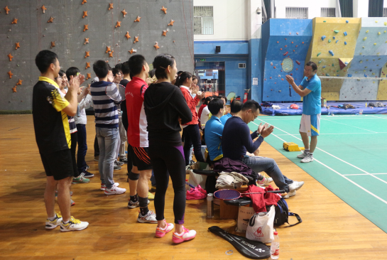 bat365官网院直党支部与“结对”学生党支部羽毛球友谊赛顺利举行 bat365官网院直党支部与“结对”学生党支部羽毛球友谊赛顺利举行