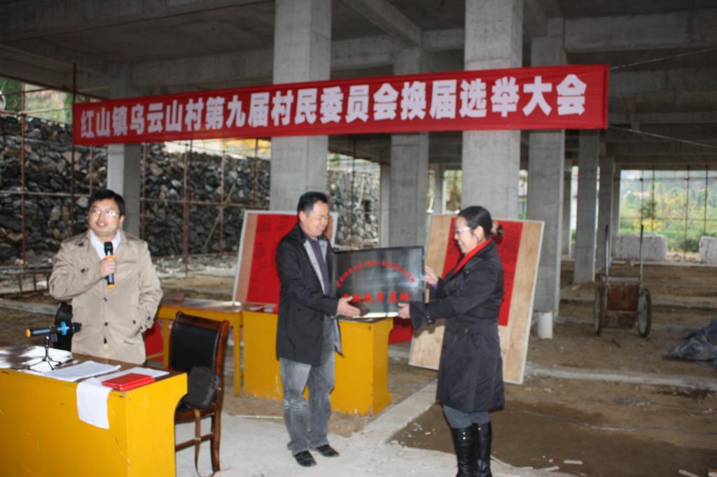 bat365在线中国官网登录入口理论热点面对面”专家组赴乌云山村调研